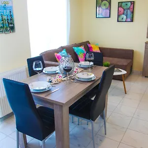 https://apartments-holiday.hotels-of-thessaloniki.com